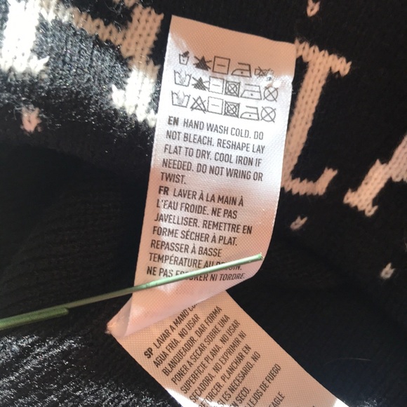 American Eagle Deck The Halls Holiday Beanie Size One Size - Picture 5 of 7